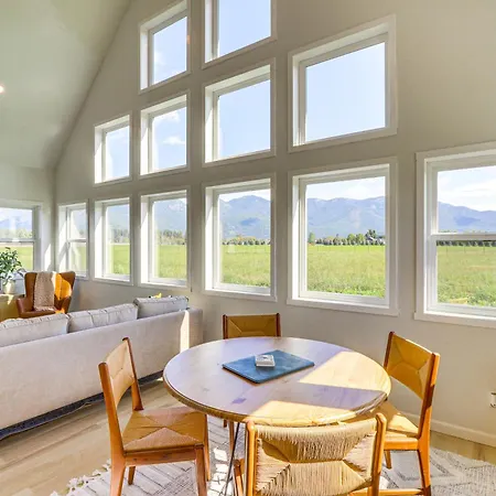 Kalispell Mountain Getaway Views, Fire Pit Villa